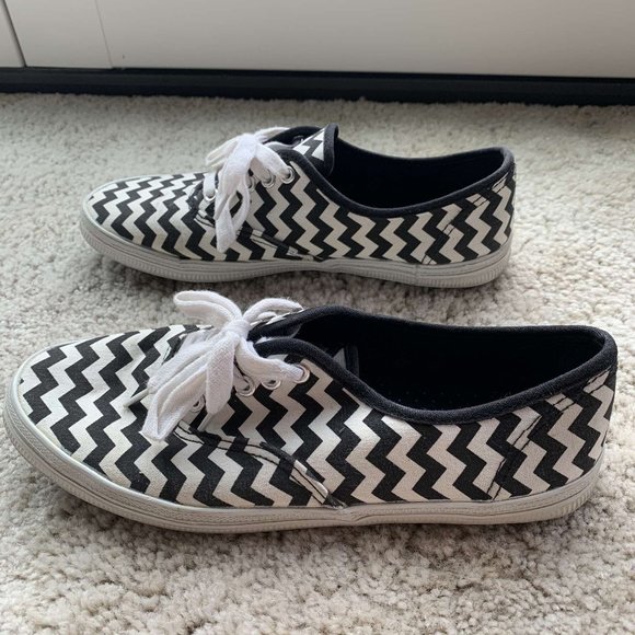 City Sneaks Zig Zag Striped Shoes - Picture 2 of 6